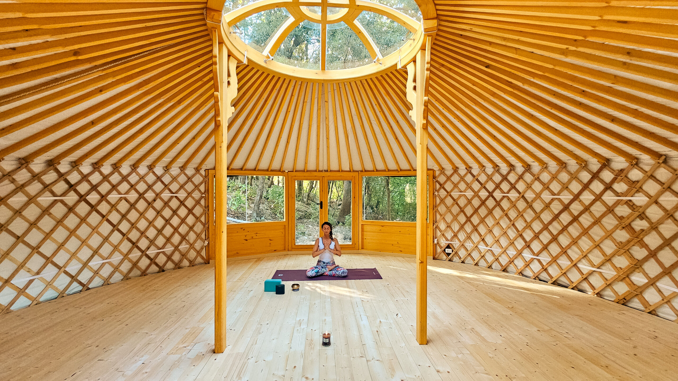 Yoga nella yurta della gualda vecchia